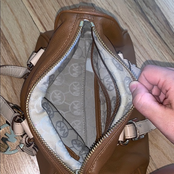 Cute leather Michael Kors handbag - Picture 4 of 4